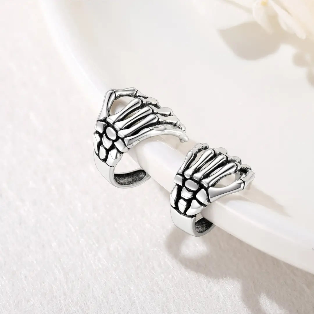 Brinco de Clipe Mão Esqueleto Prata  - NATA